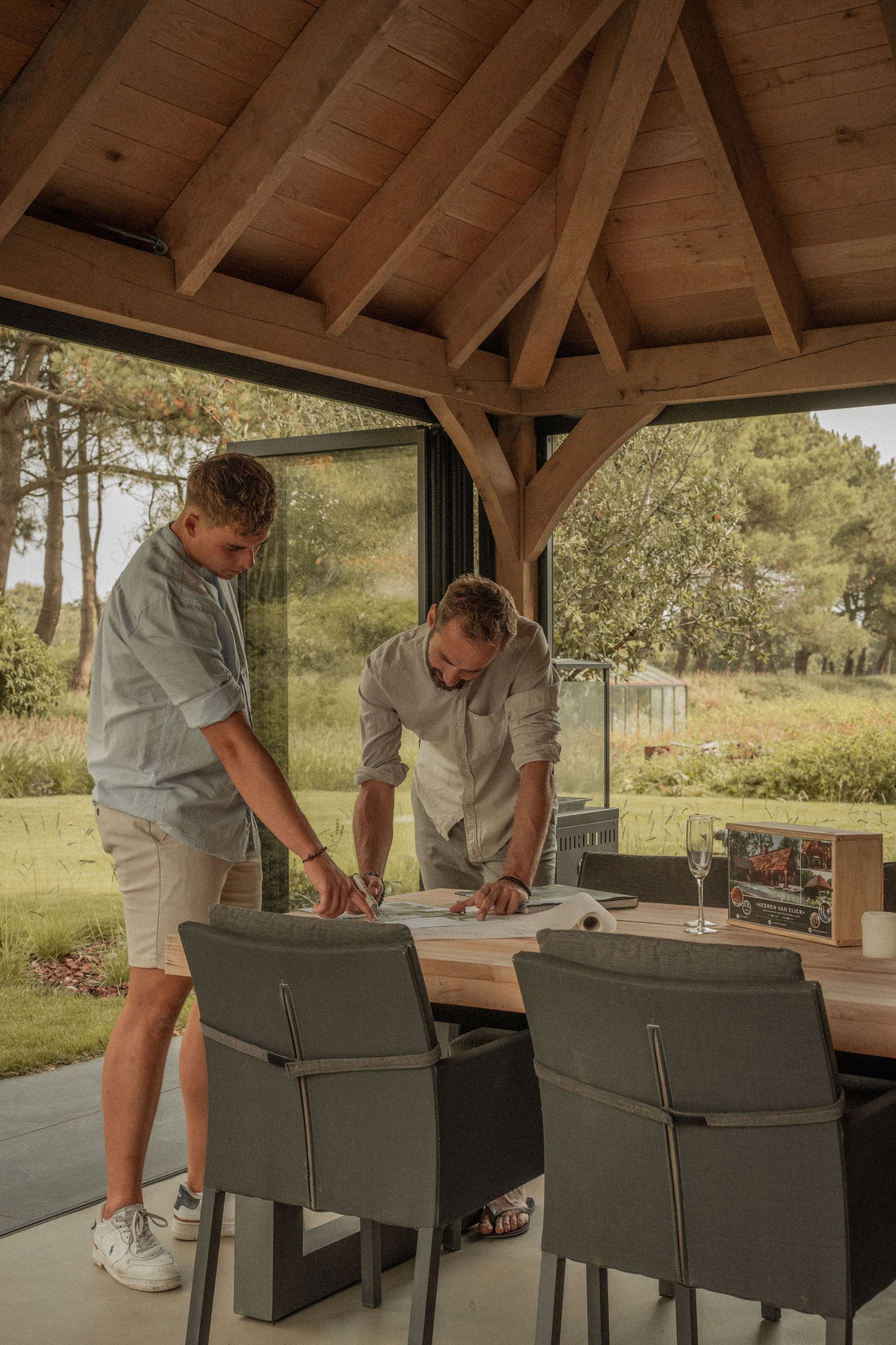 luxe eiken bijgebouwen