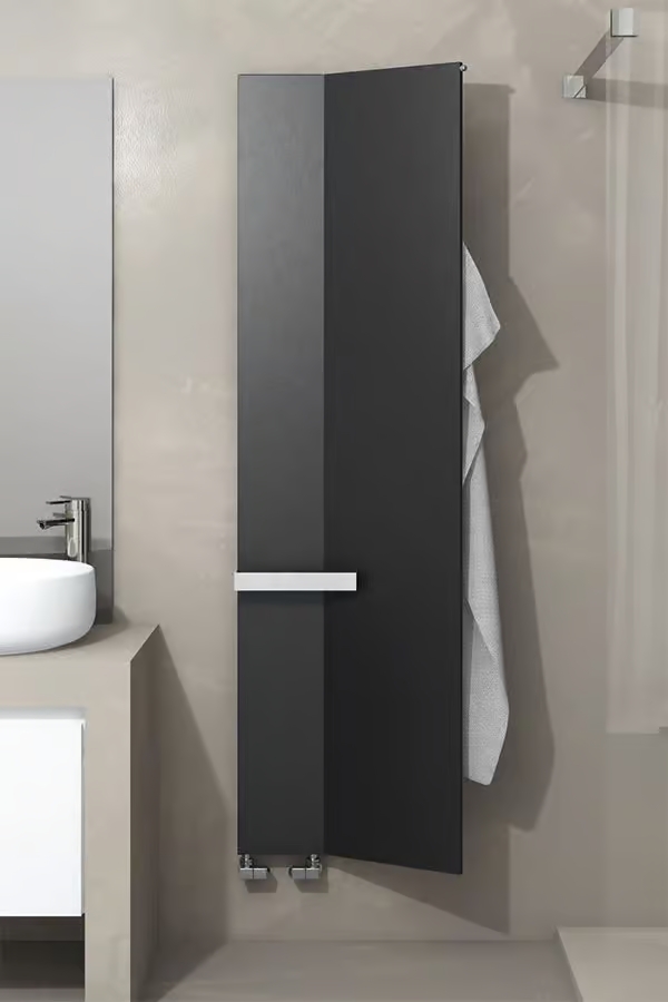 Moderne radiator in badkamer